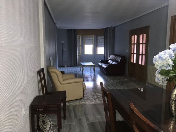 Foto 2 de Casa adossada en venda a Madrigueras de 5 habitacions amb terrassa i garatge