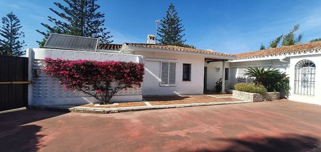 Foto 1 de Casa en venda a La Granja-La Colina-Los Pastores de 5 habitacions amb terrassa i piscina