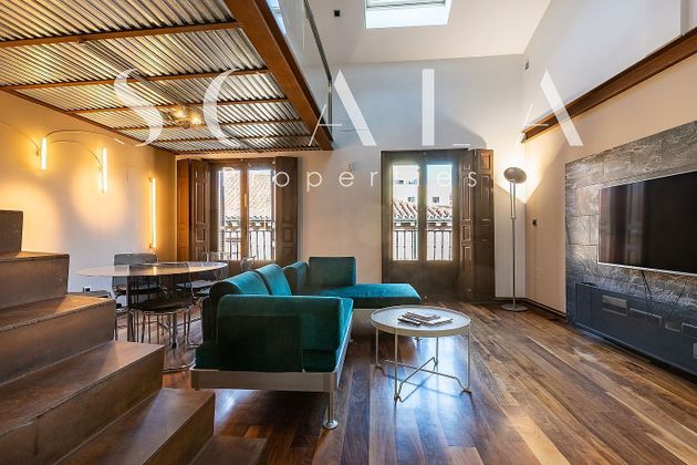 Foto 2 de Àtic en lloguer a Cortes - Huertas de 2 habitacions amb terrassa i mobles