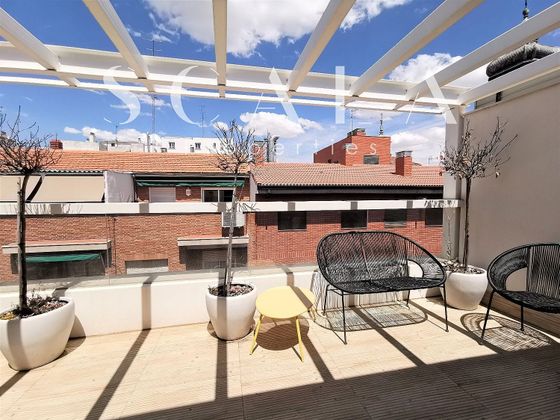 Foto 2 de Àtic en lloguer a Ciudad Jardín de 2 habitacions amb terrassa i mobles