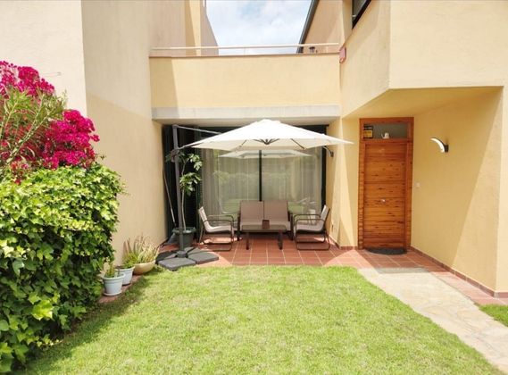 Foto 2 de Alquiler de casa adosada en calle Del Margalló de 4 habitaciones con terraza y jardín