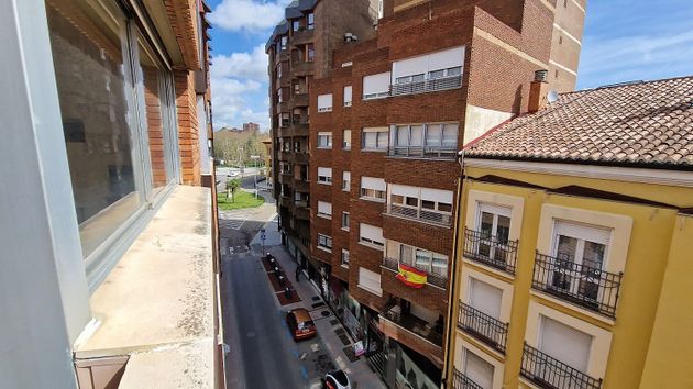 Foto 1 de Pis en venda a Centro - Palencia de 4 habitacions amb terrassa i garatge