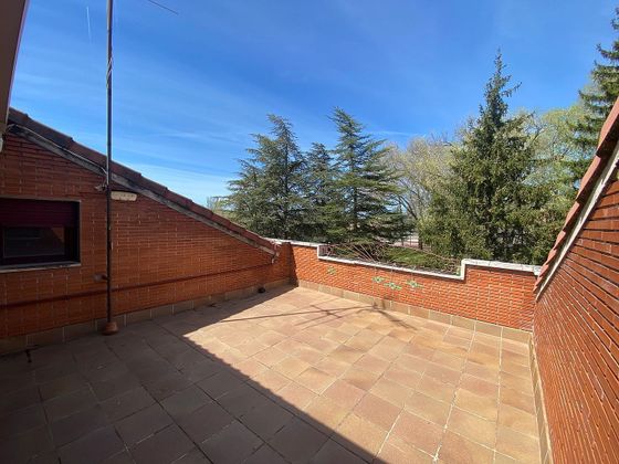 Foto 1 de Casa adossada en venda a Ave María de 10 habitacions amb terrassa i garatge