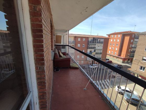 Foto 2 de Pis en venda a Ave María de 3 habitacions amb terrassa i calefacció