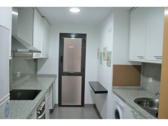 Foto 2 de Venta de piso en Eixample Sud – Migdia de 2 habitaciones con balcón y calefacción