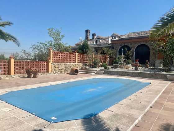 Foto 1 de Casa en venda a Yeles de 6 habitacions amb piscina i garatge