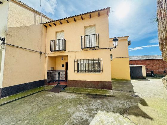 Foto 1 de Casa en venta en Escalona de 5 habitaciones con terraza y garaje