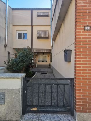 Foto 2 de Casa adossada en venda a Navalcán de 4 habitacions amb terrassa i garatge