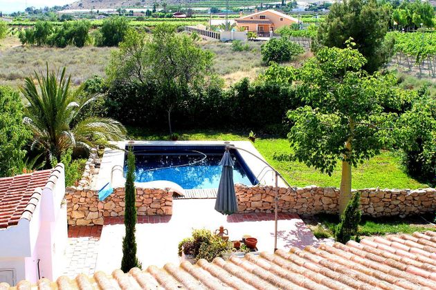 Foto 2 de Chalet en venta en calle La Serreta de 6 habitaciones con terraza y piscina