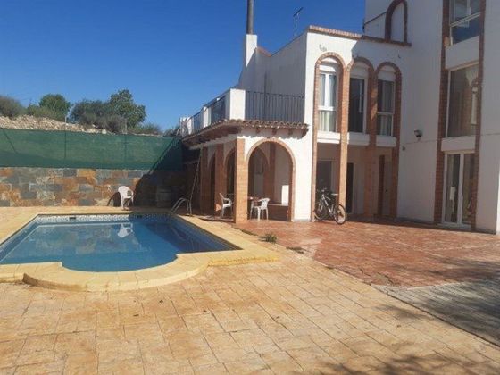 Foto 1 de Xalet en venda a Monforte del Cid de 4 habitacions amb terrassa i piscina