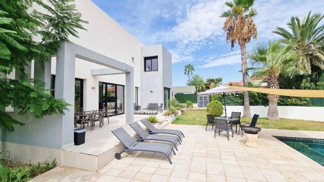 Foto 2 de Chalet en venta en Campello Playa de 4 habitaciones con terraza y piscina