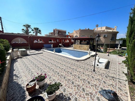 Foto 1 de Chalet en venta en La Siesta - El Salado - Torreta de 3 habitaciones con terraza y piscina