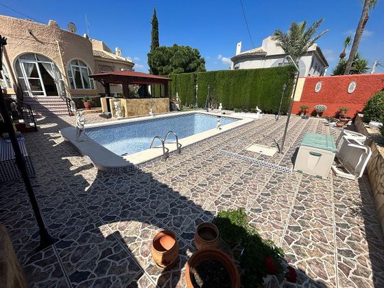 Foto 2 de Chalet en venta en La Siesta - El Salado - Torreta de 3 habitaciones con terraza y piscina