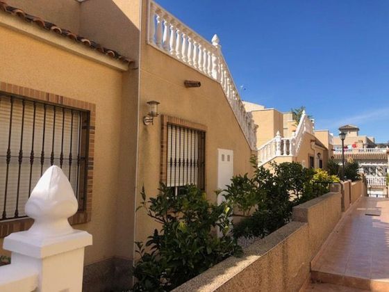 Foto 2 de Casa adossada en venda a San Miguel de Salinas de 2 habitacions amb terrassa i jardí