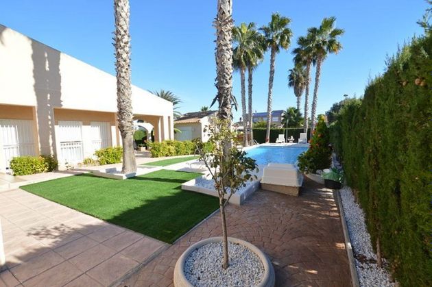 Foto 1 de Xalet en venda a Los Balcones - Los Altos del Edén de 5 habitacions amb terrassa i piscina
