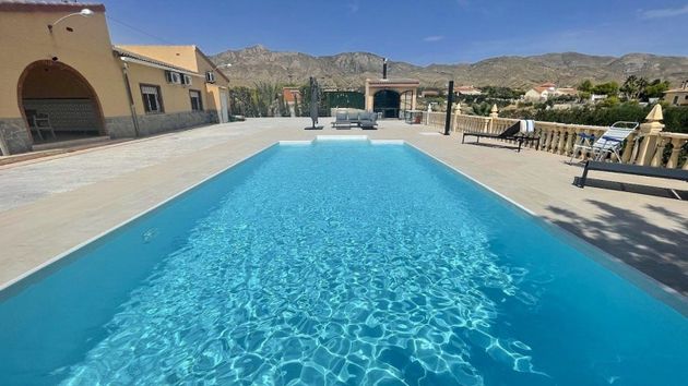 Foto 2 de Xalet en venda a Albatera de 4 habitacions amb terrassa i piscina