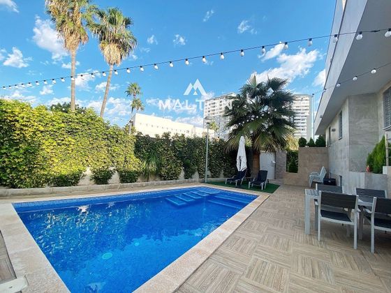 Foto 1 de Xalet en venda a Playa del Puig de 4 habitacions amb terrassa i piscina