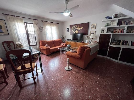 Foto 2 de Casa adosada en venta en Ollerías - San Cayetano de 4 habitaciones con terraza y garaje