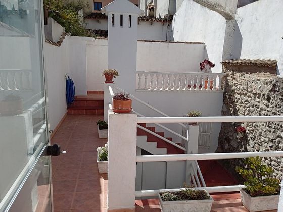 Foto 1 de Casa adossada en venda a calle Mayor de 4 habitacions amb terrassa i balcó