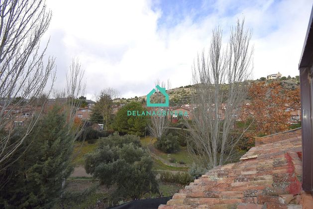 Foto 2 de Casa adossada en venda a Los Robles de 4 habitacions amb terrassa i piscina