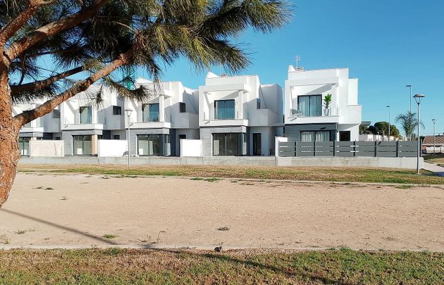 Foto 1 de Venta de casa en Santiago de la Ribera de 3 habitaciones con terraza y piscina