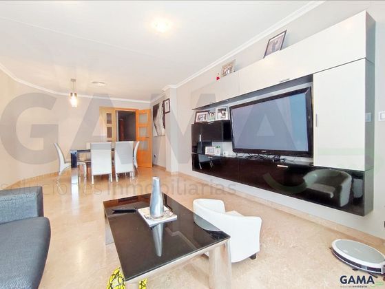 Foto 1 de Pis en lloguer a avenida Josep Pau de 4 habitacions amb mobles i aire acondicionat
