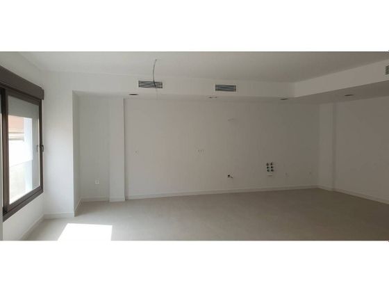 Foto 2 de Venta de piso en Zona Centro-Corredera de 3 habitaciones con garaje y aire acondicionado