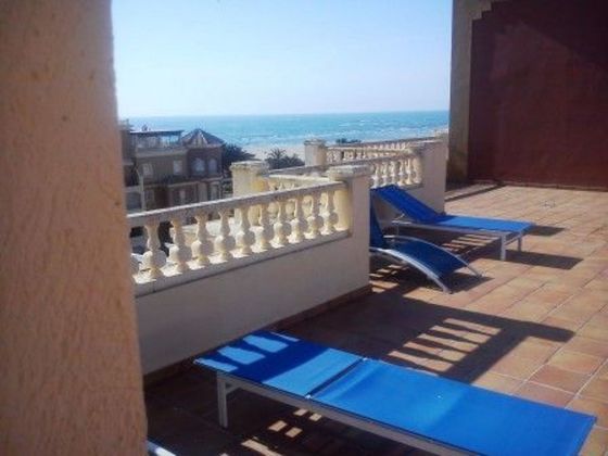 Foto 1 de Àtic en lloguer a calle De Los Azores de 3 habitacions amb terrassa i piscina