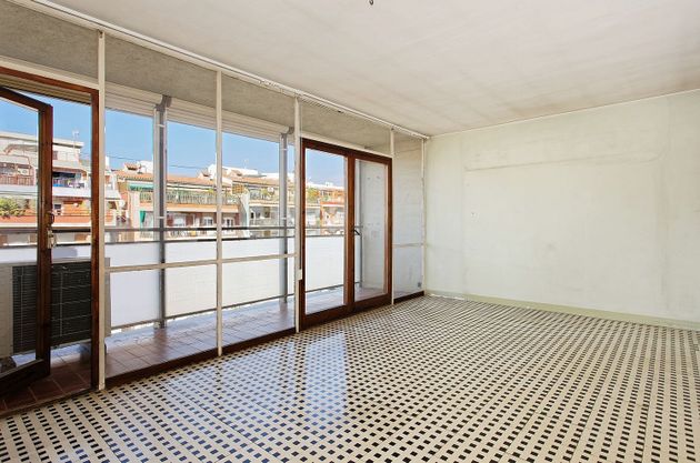 Foto 1 de Dúplex en venda a calle De L'escorial de 4 habitacions amb terrassa i jardí