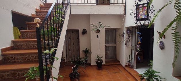 Foto 2 de Casa adossada en venda a calle Nuevo de 4 habitacions amb balcó