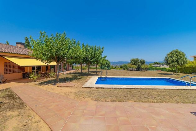 Foto 2 de Casa en venda a Bescanó de 4 habitacions amb piscina i garatge