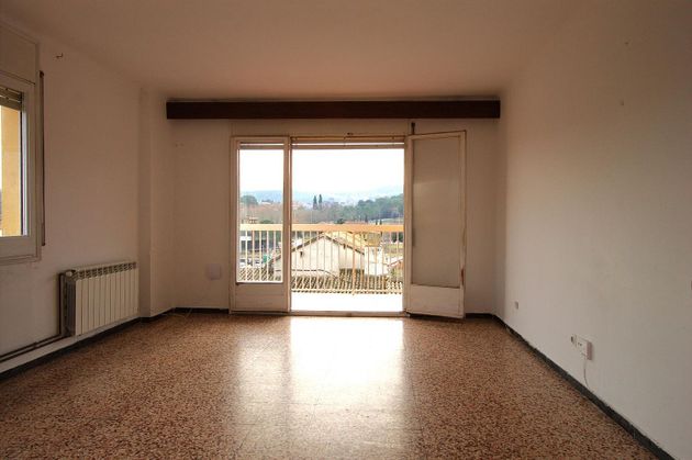 Foto 2 de Pis en venda a Celrà de 4 habitacions amb garatge i balcó