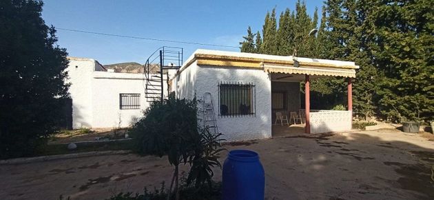 Foto 1 de Chalet en venta en El Fondo de les Neus-El Hondon de las Nieves de 6 habitaciones con piscina y garaje