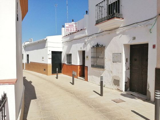 Foto 2 de Casa adossada en venda a calle Juan Carlos I de 3 habitacions amb terrassa i piscina