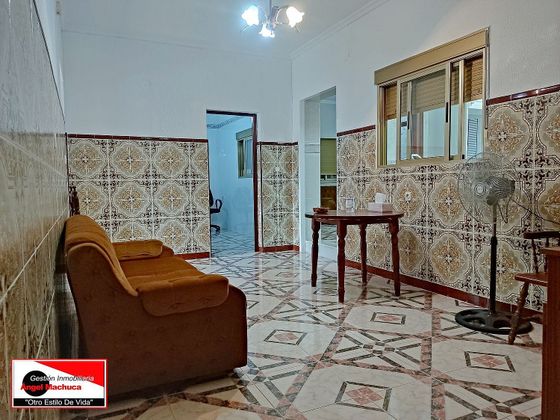 Foto 2 de Casa adossada en venda a Sanlúcar la Mayor de 4 habitacions i 365 m²
