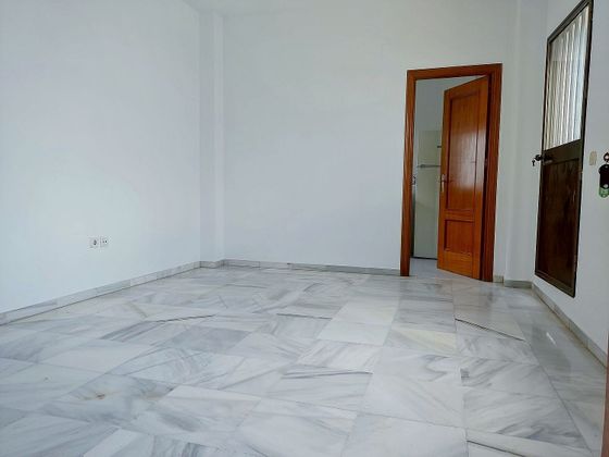 Foto 2 de Àtic en venda a Sanlúcar la Mayor de 2 habitacions amb terrassa i aire acondicionat