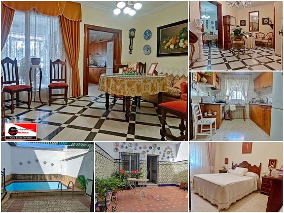 Foto 1 de Casa adossada en venda a Sanlúcar la Mayor de 5 habitacions amb terrassa i piscina