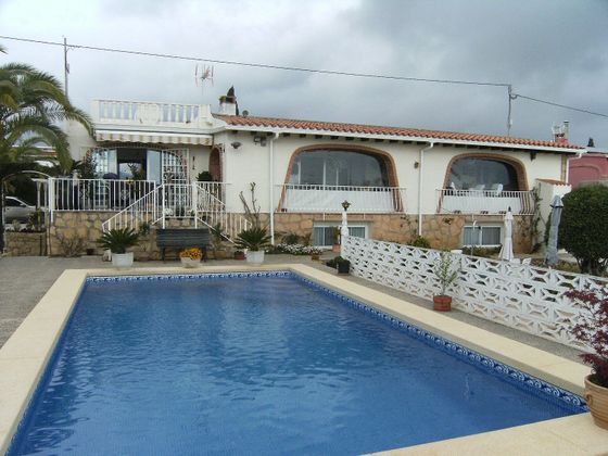 Foto 1 de Xalet en venda a Colonia Escandinavia-Cautivador de 4 habitacions amb terrassa i piscina