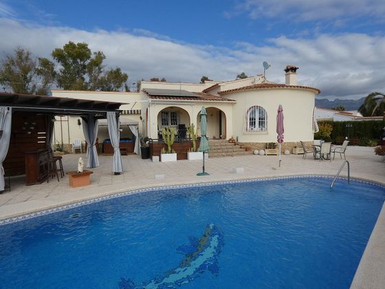 Foto 1 de Xalet en venda a Alfaz del Pi Pueblo-Urbanizaciones de 3 habitacions amb terrassa i piscina