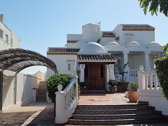 Foto 2 de Xalet en venda a El Perellonet de 5 habitacions amb terrassa i piscina