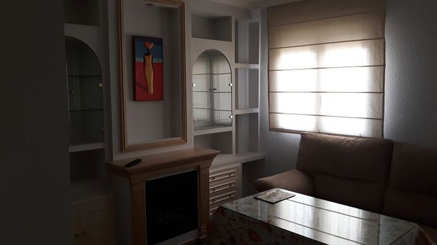 Foto 1 de Casa adossada en venda a Campo de la Verdad - Miraflores de 3 habitacions amb terrassa i mobles
