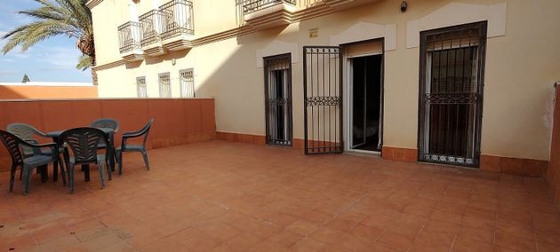 Foto 1 de Venta de piso en calle De Los Cuatro Caños de 2 habitaciones con terraza y piscina