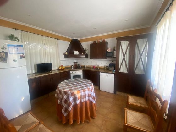Foto 2 de Casa adossada en venda a Centro - Alcalá de Guadaira de 5 habitacions amb garatge i aire acondicionat