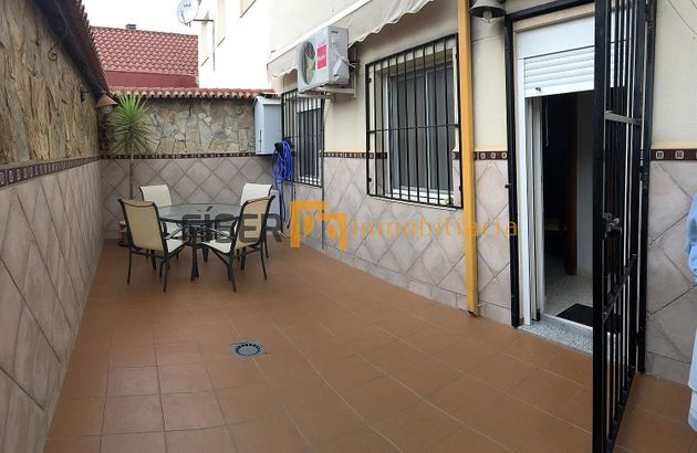 Foto 1 de Casa en venta en Santos de Maimona (Los) de 4 habitaciones con garaje y aire acondicionado