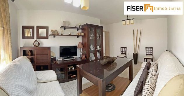 Foto 2 de Casa adosada en venta en Santos de Maimona (Los) de 3 habitaciones con garaje y aire acondicionado