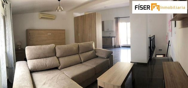 Foto 2 de Estudio en alquiler en Zafra con terraza y muebles