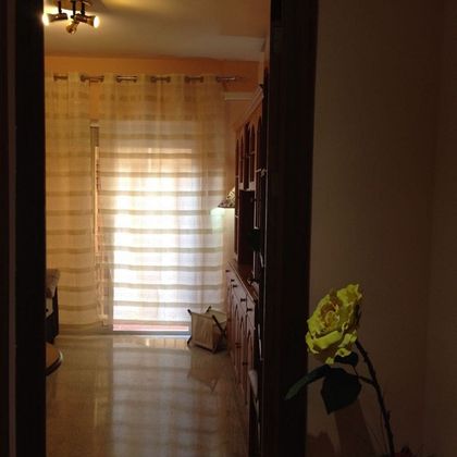 Foto 2 de Piso en alquiler en Centro - Sagrario de 4 habitaciones con muebles y aire acondicionado
