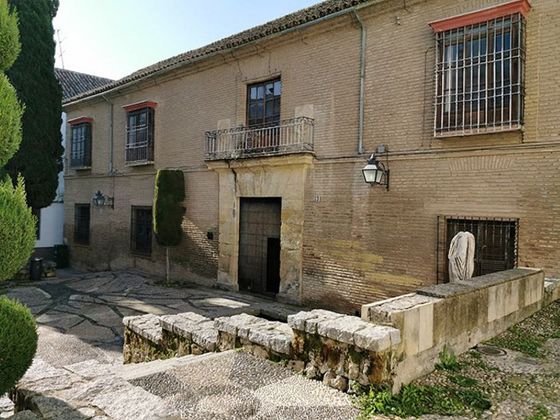 Foto 1 de Casa adosada en venta en plaza De Séneca de 15 habitaciones con terraza y garaje