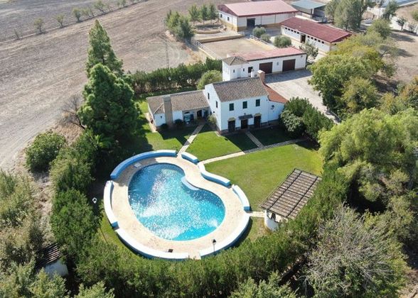 Foto 1 de Casa rural en venda a calle Cra Moron de 5 habitacions amb terrassa i piscina