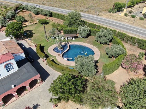 Foto 2 de Casa rural en venta en calle Alcalá de Guadaíra de 7 habitaciones con terraza y piscina